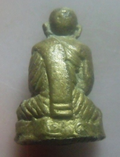 **เบา​ๆ​**รูปหล่อเกจิ เนื้อโลหะผสม เก่าๆไม่ทราบที่**เนื้อจัดๆ สวยๆ เชิญชมครับ