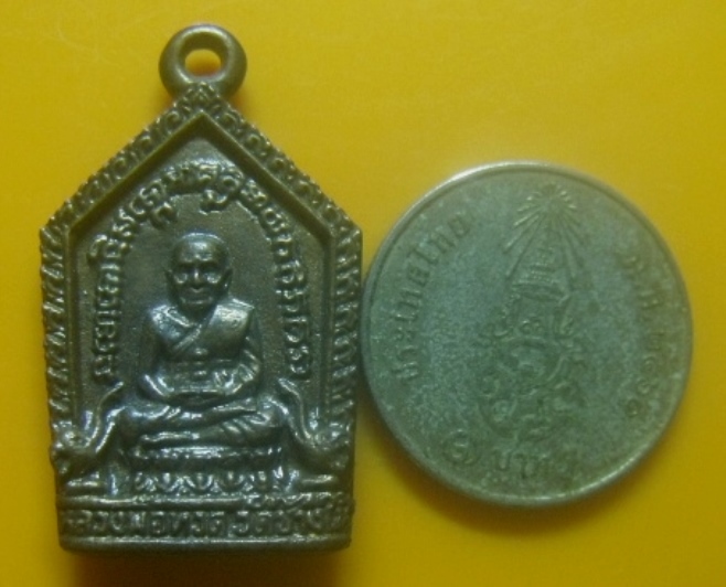 **เบา​ๆ​**เหรียญหล่อพิมพ์ห้าเหลี่ยม หลวงปู่ทวด หลังอาจารย์ทิม วัดช้างไห้ จ.ปัตตานี**สวยๆ