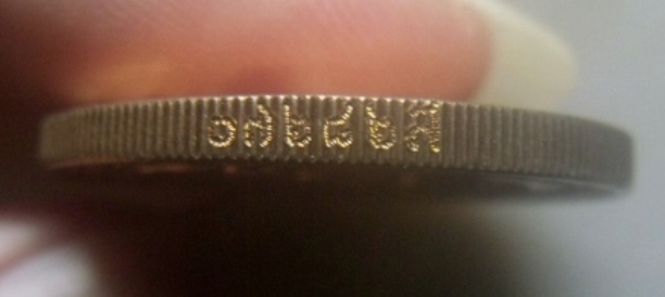 **เบาๆ**เหรียญหลวงพ่อโสธร รูปไข่ลายดอกไม้ เนื้อทองเเดงนอกขัดเงา ปี ๒๕๔๒**ขอบสตางค์ มีโค้ด สวยๆ