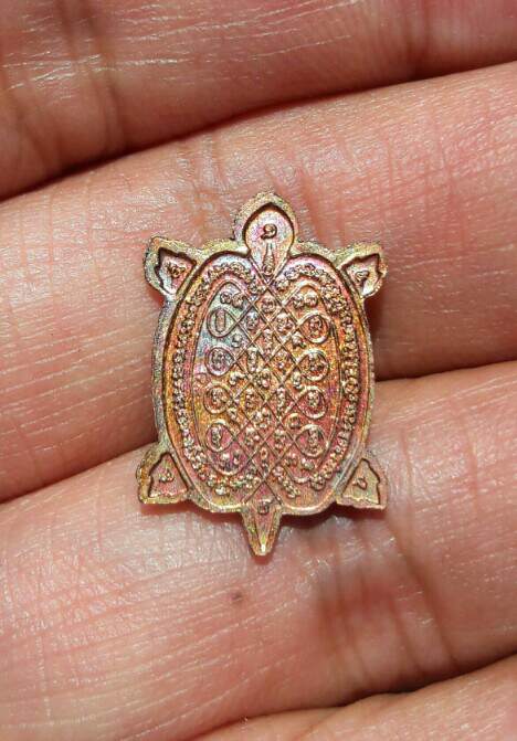 พญาเต่า รุ่นจิ๋วมหาเสน่ห์ หลวงปู่ปั่น กวิ่สุสโร วัดหนองกระทุ่ม จ.นครปฐม ปี 2564 เคาะเดียว   