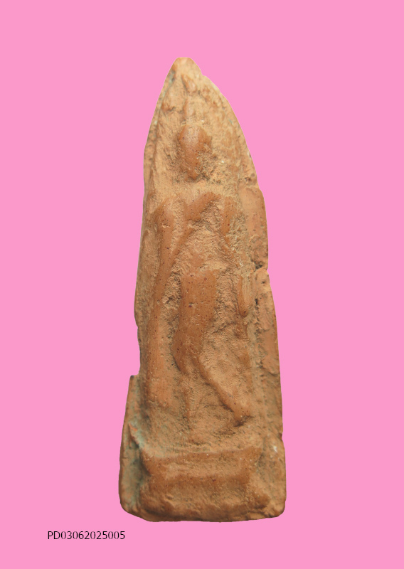 พระลีลาเนื้อดิน สูงประมาณ 2 นิ้ว