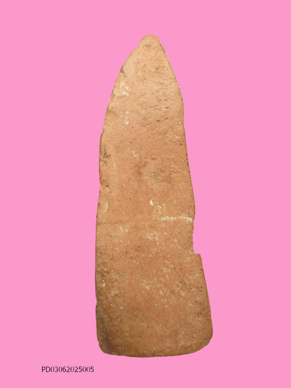 พระลีลาเนื้อดิน สูงประมาณ 2 นิ้ว