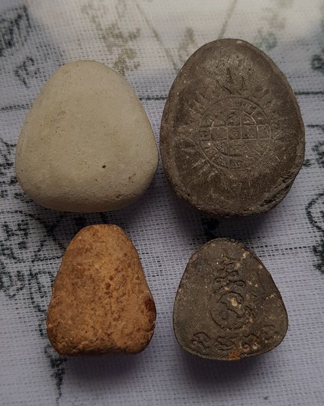 พระผง ปิดตา ไม่ทราบที่ 4 องค์