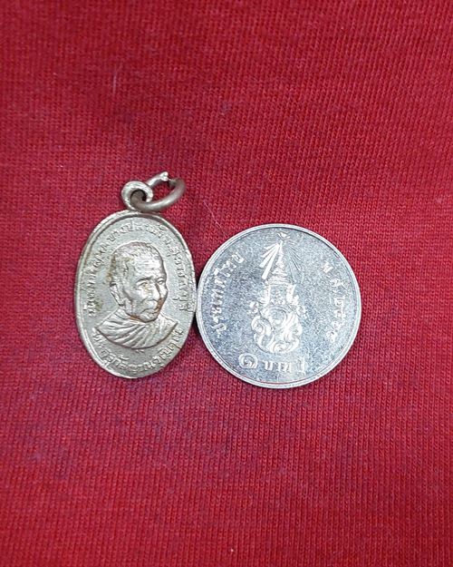 เหรียญพระครูกัลญาณวุฒิคุณ(หลวงพ่อตุ๊) วัดท่าเจริญ จ.สุพรรณบุรี กะไหล่เงิน ปี2516