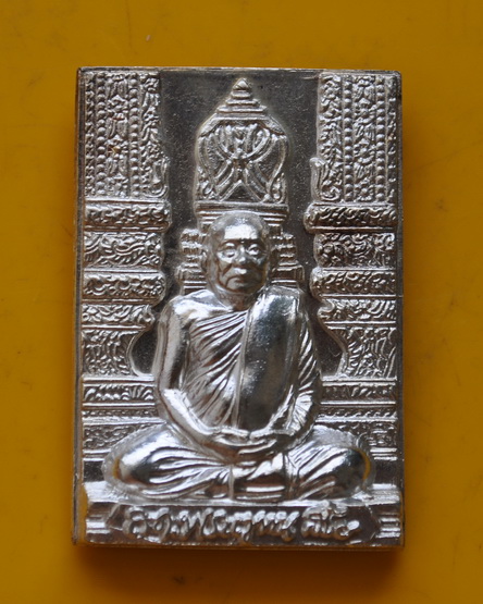 สมเด็จหลังรูปเหมือนหน้าโบสถ์ สมเด็จพระญาณสังวร