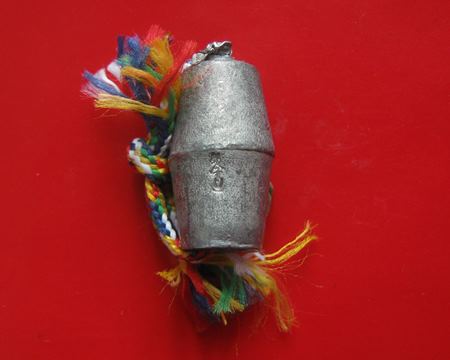 ลูกสะกด เนื้อตะกั่ว หลวงพ่ออิฏฐ์ วัดจุฬามณี ปี52 มีตอกโค๊ด”เต็กเหล็ง” พร้อมซองเดิมจากวัด ยาว 2 ซม.