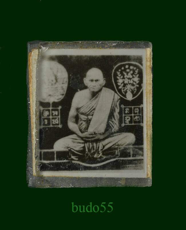 รูปอัดกระจกหลวงพ่อเงิน หลังหลวงพ่อเพชร วัดบางคลาน ภาพขาวดำ