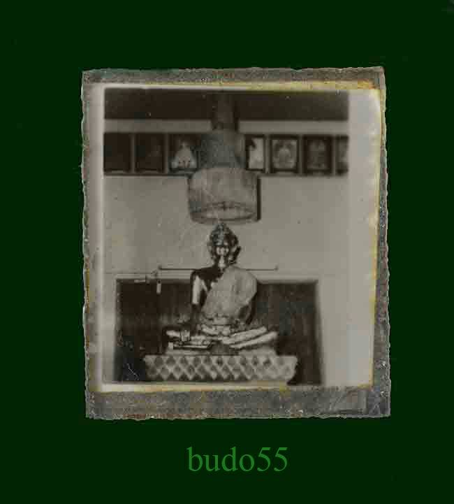 รูปอัดกระจกหลวงพ่อเงิน หลังหลวงพ่อเพชร วัดบางคลาน ภาพขาวดำ