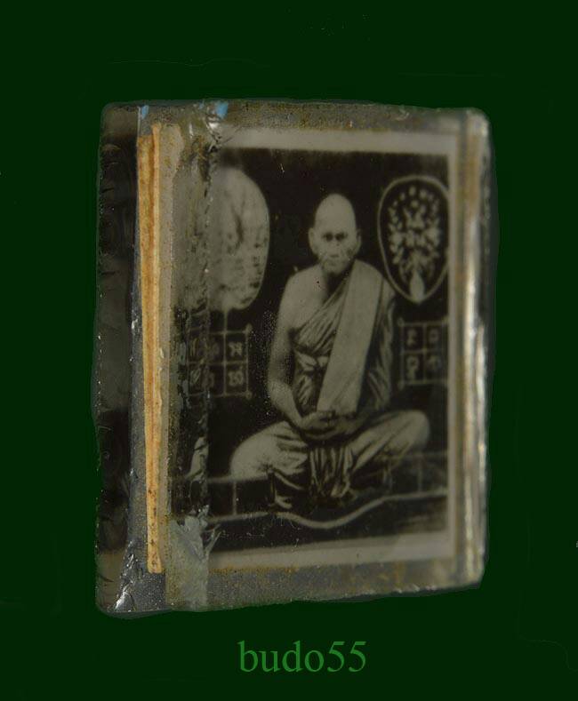 รูปอัดกระจกหลวงพ่อเงิน หลังหลวงพ่อเพชร วัดบางคลาน ภาพขาวดำ