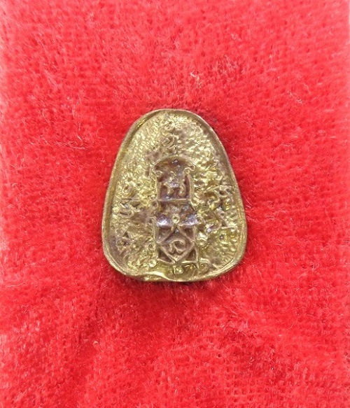 พระปิดตา หลวงพ่อยิด วัดหนองจอก จ.ประจวบคีรีขันธ์ ปี ๒๕๓๗ เนื้อทองทิพย์ สวยครับ