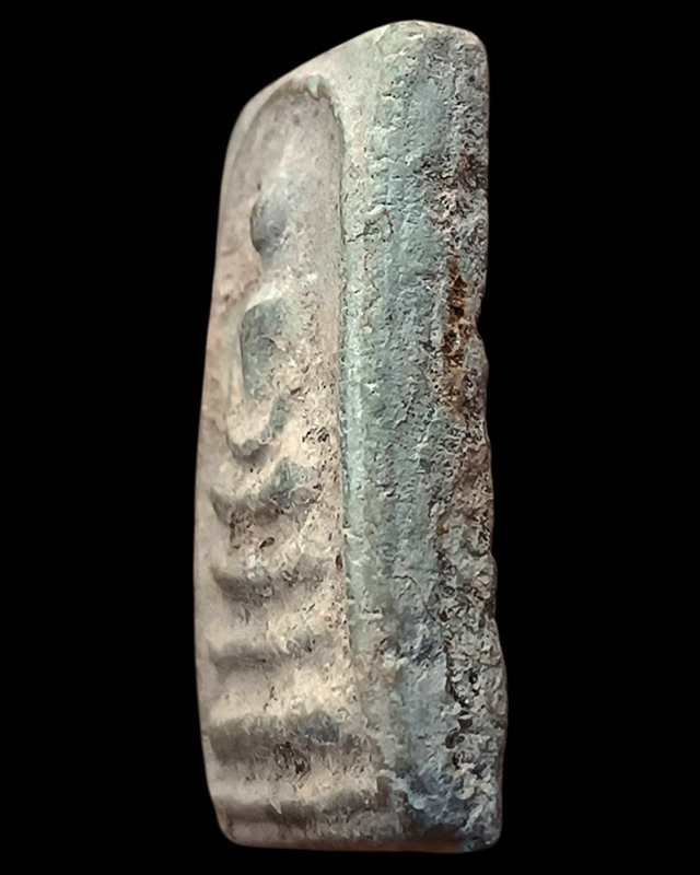 สมเด็จหลังจารยันต์ ขนาดประมาณ 3.5 x 2.2 ซ.ม.เก่าเก็บหลายสิบปี ไม่ทราบเกจิสร้าง