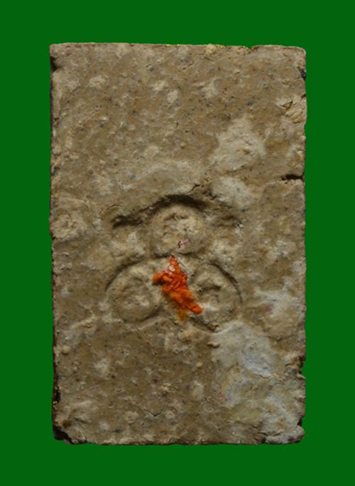 พิมพ์สมาธิ เนื้อผงลงรักปิดทองเดิมๆ หลังยันต์ใบพัด..ลป.ธูป วัดแคนางเลิ้ง กทม.