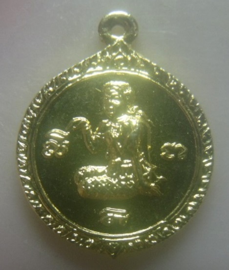 **เบาๆ**เหรียญนางกวัก วัดสะแกงาม กรุงเทพ ปี ๒๕๒๑**กะไหล่ทอง หลังยันต์ สวยๆ