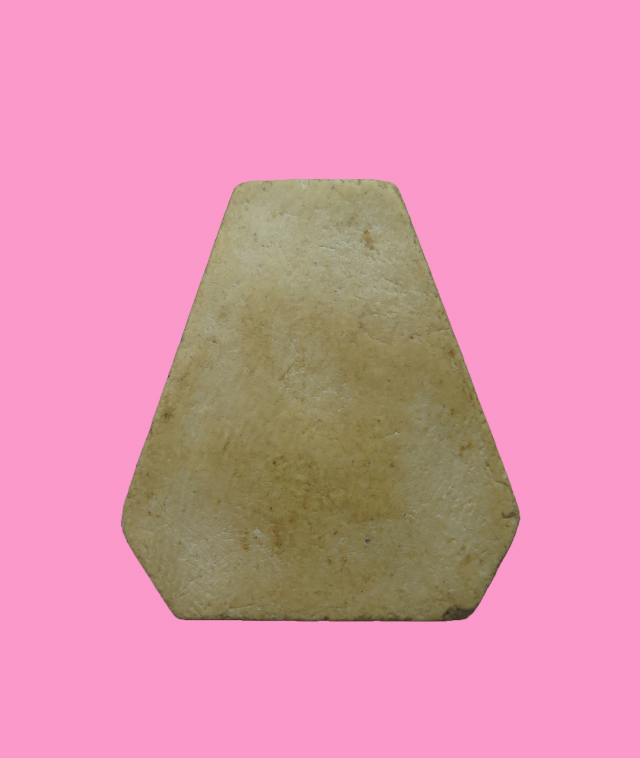 พระปิดตา เนื้อผง หลังเรียบ