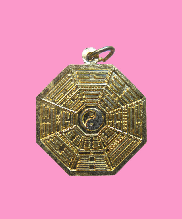 เหรียญพระปิดตา กะหลั่ยทองลงยา หลังยันต์แปดเหลี่ยม