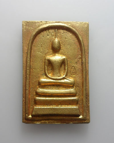 *** จ.แพร่ *** พระสมเด็จ(หล่อ) พระอาจารย์เสนาะ รุ่นแรก วัดปงท่าข้าม รุ่นมหาสิทธิโชค ปี๒๕๔๓ (ตอกโค๊ต)