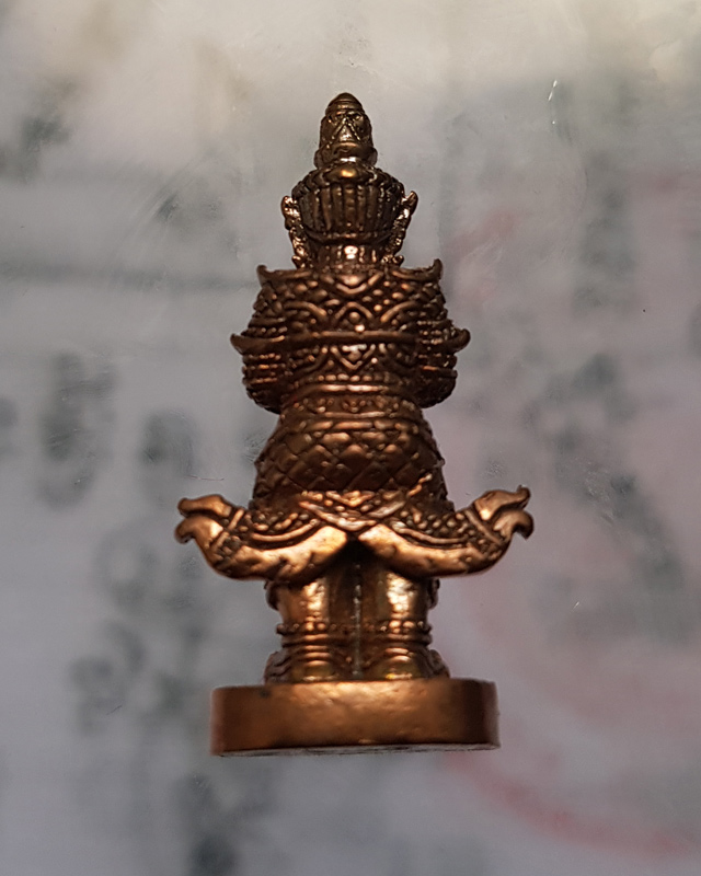 ท้าวเวสสุวรรณ รุ่นเทพประทานพร เนื้อชนวนทองผสม แจกซองผ้าป่า กล่องเดิม มีโค๊ตหมายเลขกำกับ