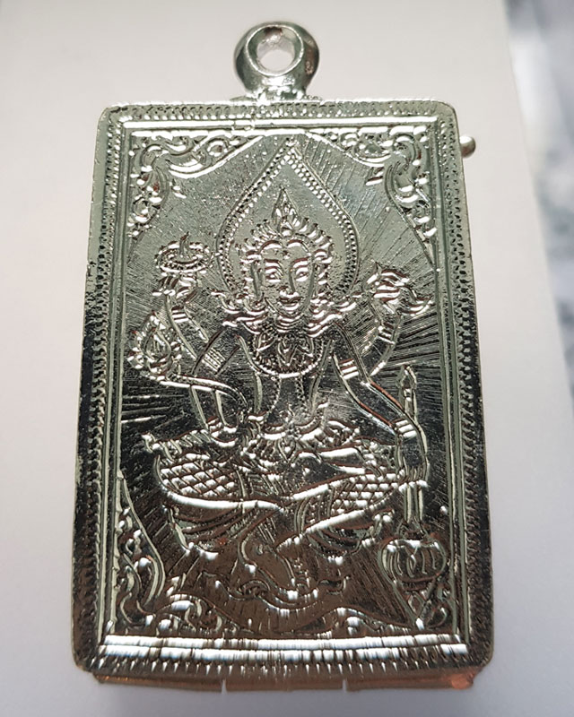 ตลับเงินปิดหลัง ใส่พระสมเด็จ ขนาด กว้าง 2.5 ซม. สูง 3.8 ซม.