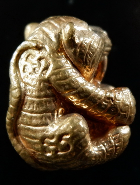 ลูกอมเสือรุ่น 168 หลวงปู่แสน วัดบ้านหนองจิก จ.ศรีสะเกษ เนื้อสำริดอุดผง สวยครับ