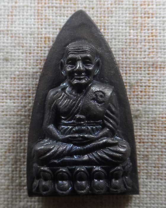 เหรียญหล่อเตารีด หลวงปู่ทวด วัดช้างให้ จ.ปัตตานี