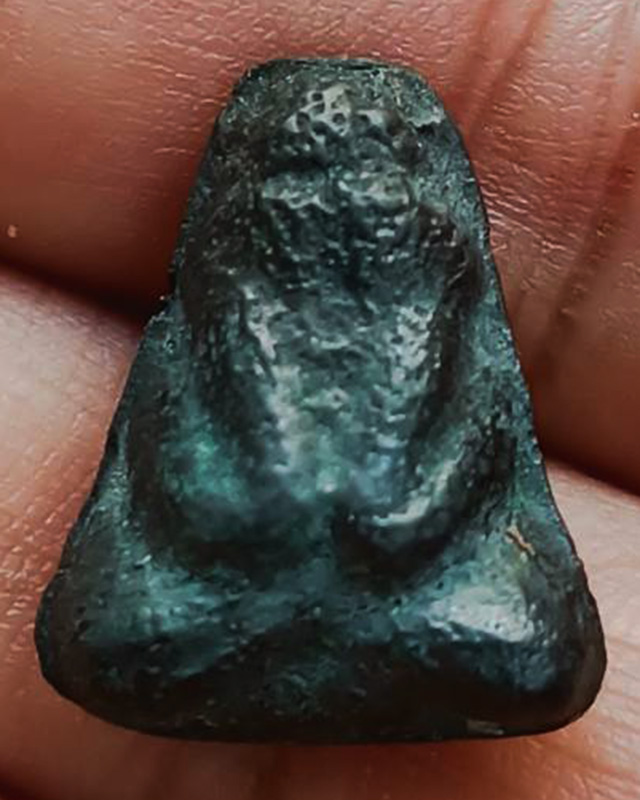 ปิดตาหลังยันต์ เนื้อเมฆพัด พระบ้านเก่าเก็บหลายสิบปีไม่ทราบเกจิ ขนาดสูง 2 ซ.ม.