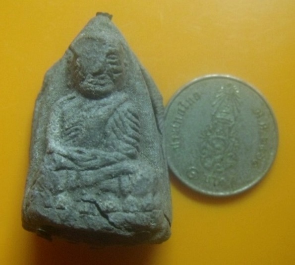 **เบา​ๆ​**หลวงปู่ทวดเนื้อว่านหลังเจดีย์ กรรมการ ฝังตะกรุด 9 ดอก อาจารย์นอง วัดทรายขาว ปี ๒๕๓๕**