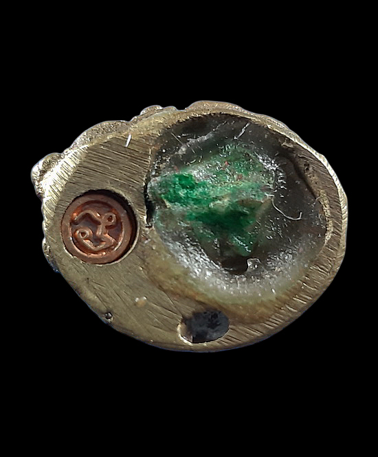 พระกริ่งโปร่งฟ้า วัดป่าโมก จ.อ่างทอง รุ่น ย้อนยุค 40 ด้านล่างอุดสีผึ้งเขียว+เทียนชัย 