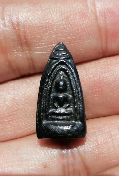 พระพรหมสามหน้า(สามเกลอ )เนื้อเมฆพัต หลวงพ่ออี๋ วัดสัตหีบ จ.ชลบุรี เคาะเดียว