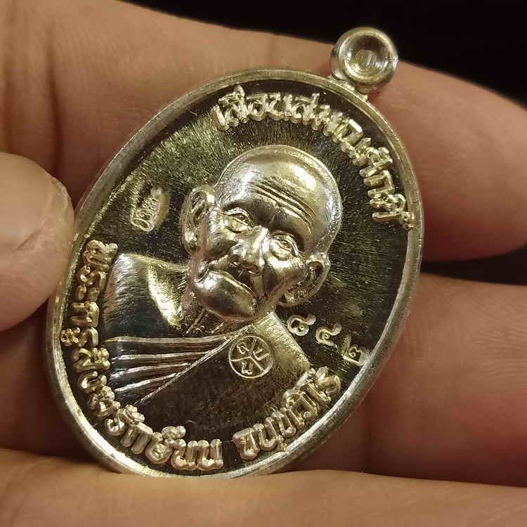 เหรียญรุ่นเลื่อนสมณศักดิ์ พระครูสังฆรักษ์นน จนฺทวิโร(หลวงปู่นน) สำนักสงฆ์เขาพรานธูป จ.ประจวบคีรีฯ