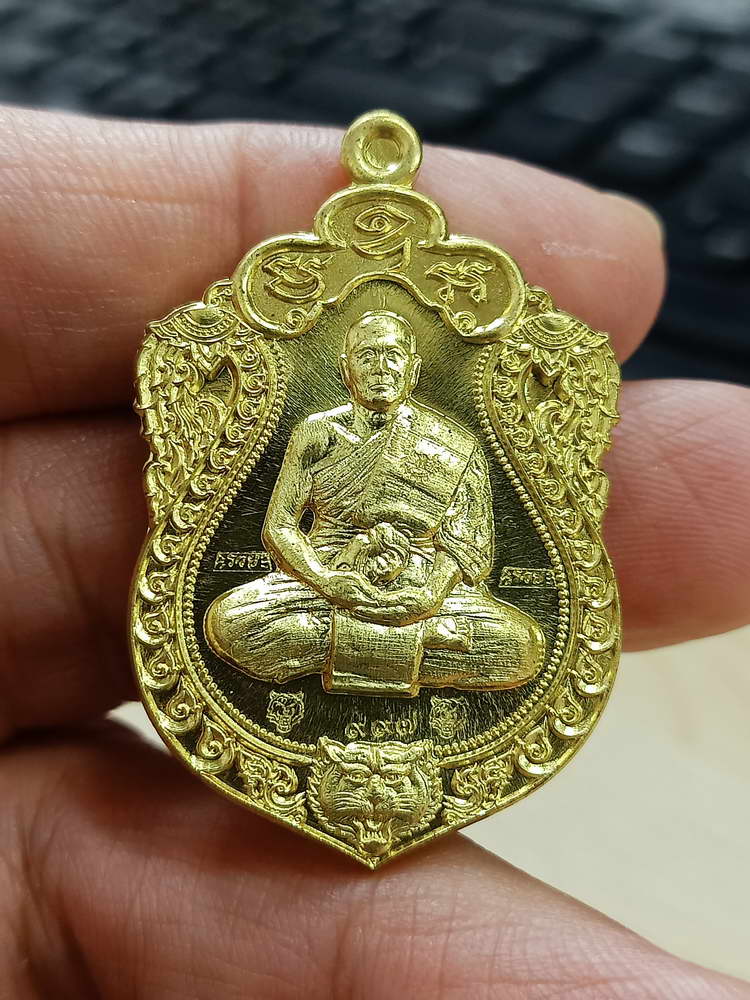 4-714 เหรียญเสมาหัวเสือ รุ่นแรก หลวงพ่อทอง วัดบ้านไร่ จ.นครราชสีมา 2561 เลข 997 กล่องเดิม