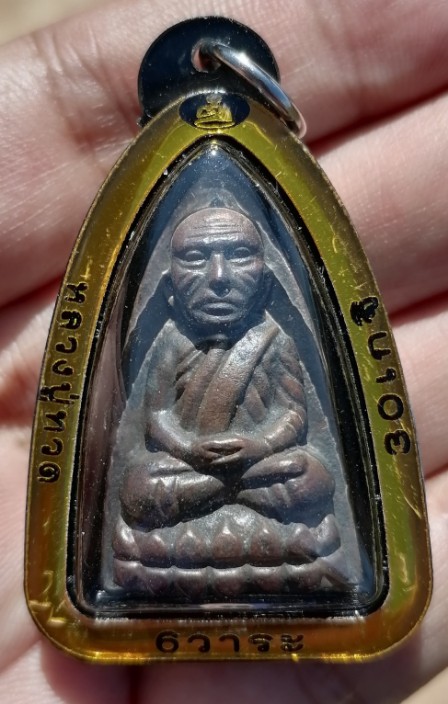 หลวงปู่ทวด​ พิมพ์เตารีด​ ปลุกเสก​ 6​ วาระ​ 30​ เกจิ ตอกหมายเลข​ เลี่ยมกันน้ำ​ ปี​ 2566​ เคาะเดียว   