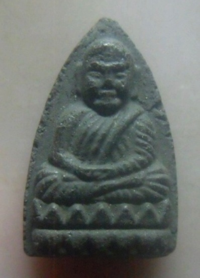 *เบาๆ**หลวงปู่ทวด วัดช้างให้ เนื้อว่าน รุ่นสร้างศูนย์ศิลปาชีพ เสาร์ห้า ปี ๒๕๓๗**หลังลายนิ้วมือ สวยๆ