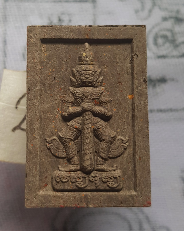 ท้าวเวสสุวรรณโน หลวงพ่อแม้น อาจารสมฺปนฺโน วัดหน้าต่างนอก เนื้อผงฝักสัมป่อย เดือน ๕ รุ่น เงินไหลมา