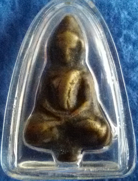 พระยอดธงหล่อโบราณ หลวงพ่อเฟื่อง วัดอมรญาติสมาคม รุ่น 3 พ.ศ. 2490