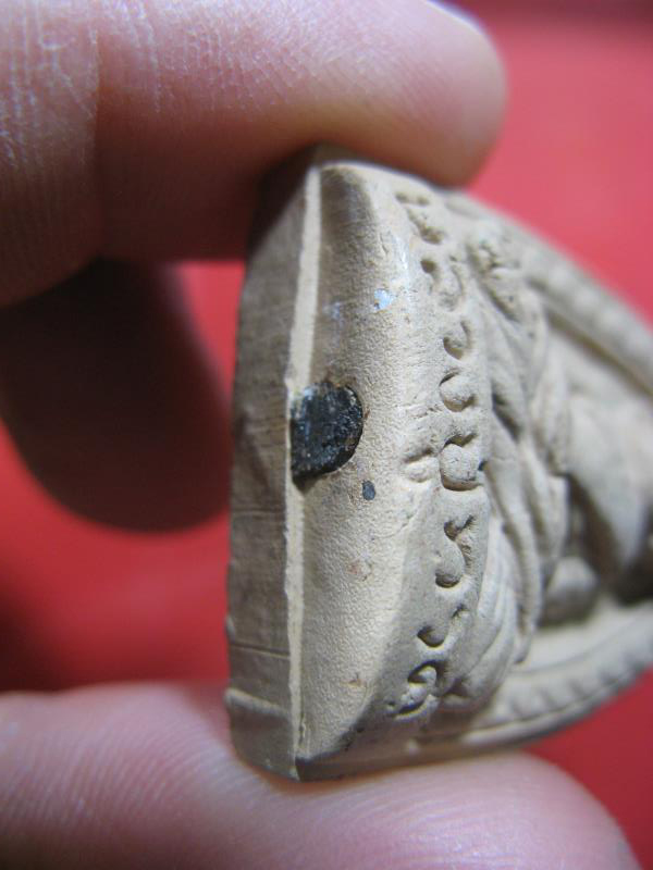 $ รูปเหมือน หลวงปู่ทวด รุ่นขจัดภัย เนื้อดินเผา อุดผง องค์ที่ ๒