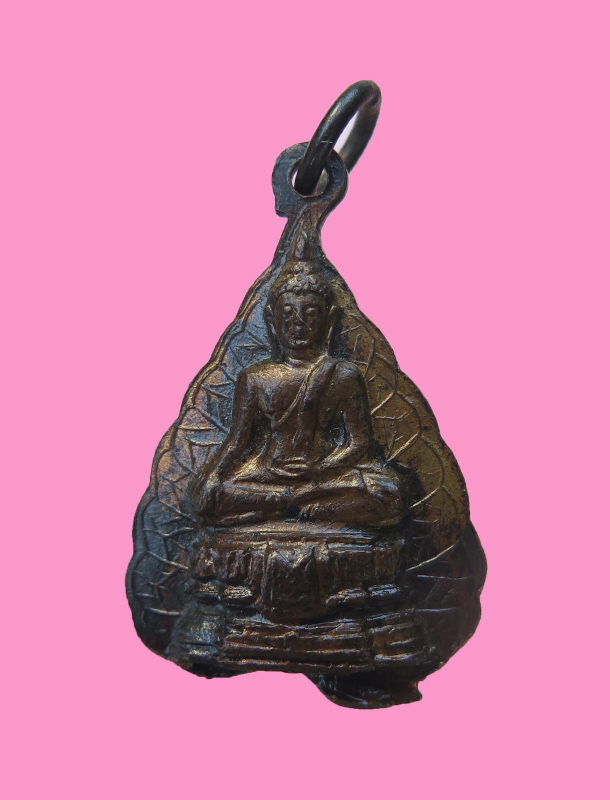 พระรูปเหมือนใบโพธิ์หลังพระพุทธโคดม หลวงพ่อขอม อนิโชภิกขุ วัดไผ่โรงวัว จ.สุพรรณบุรี ปี 2505