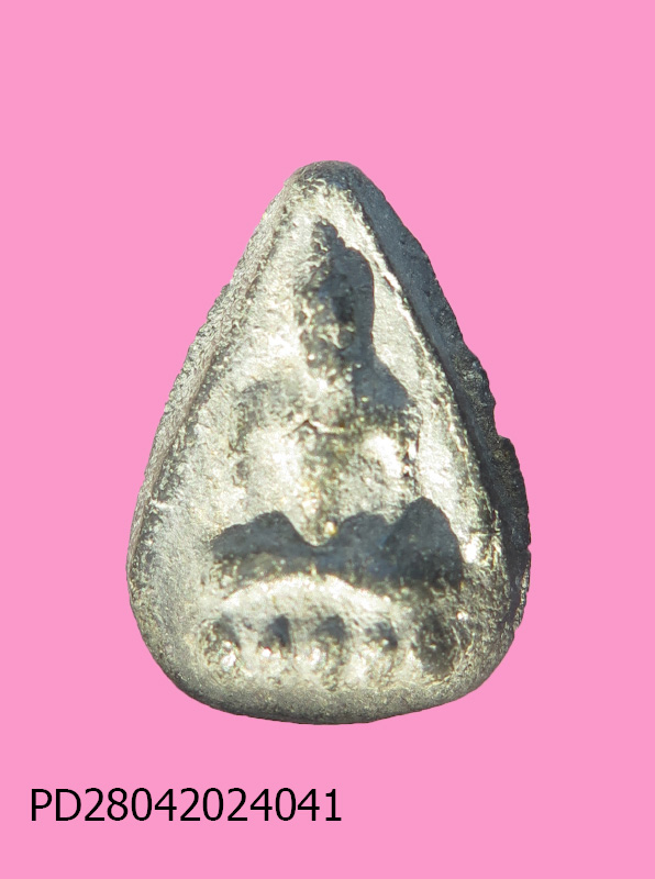 พระกลีบบัว เนื้อดำ (ในรูปแสงจร้าไม่หน่อย)