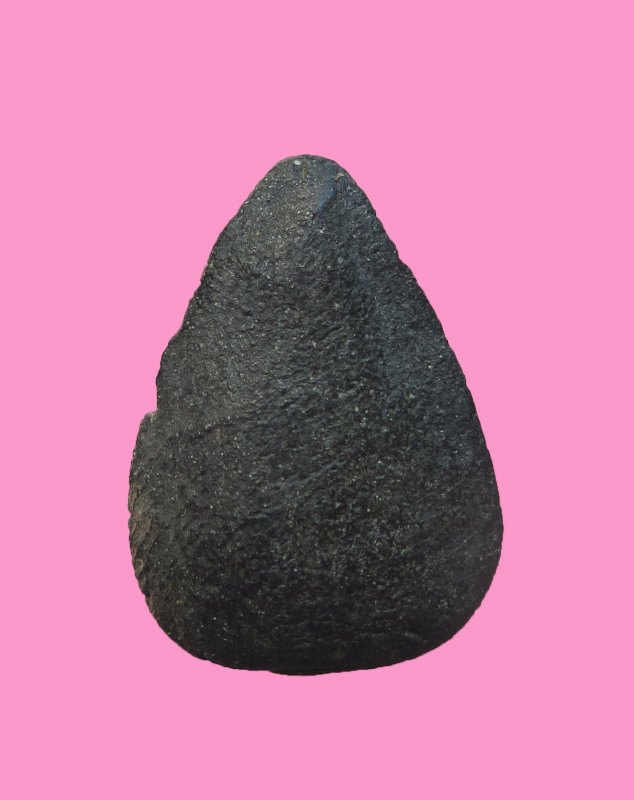 พระกลีบบัว เนื้อดำ (ในรูปแสงจร้าไม่หน่อย)