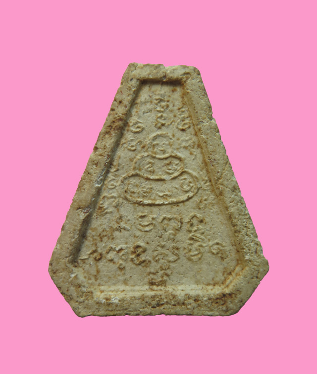 พระผง พิมพ์เชียงแสน หกเหลี่ยม หลวงปู่เฮี้ยง วัดอรัญญิกาวาส ชลบุรี ปี10