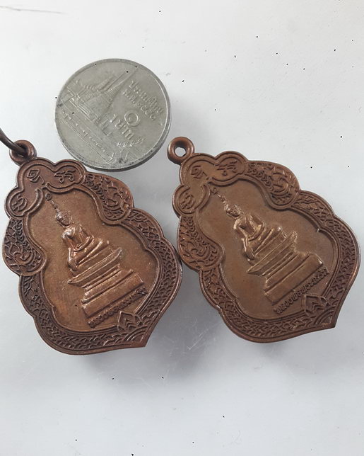 " เหรียญ หลวงพ่อพระเสริม วัดประทุมวนาราม ออกวัดสร้างแข้ จ.อุดร ปี 2556 ตอกโค๊ตสวยๆครับ ทีเดียว 2 เหร