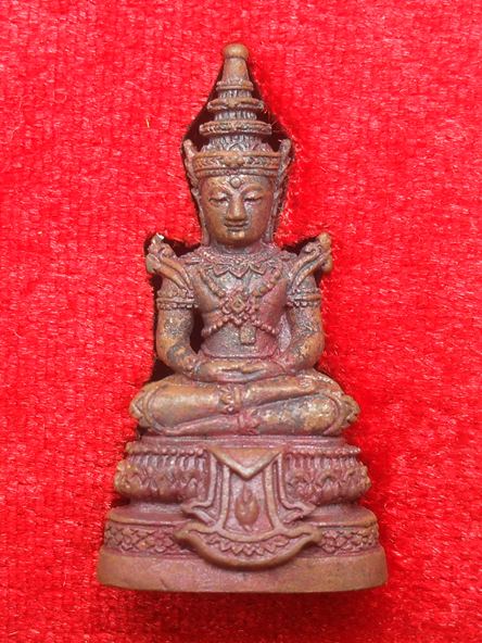 รูปหล่อลอยองค์พระแก้วมรกต รุ่นแรก หลวงปู่บัว ถามโก ปลุกเสกเดี่ยว เนื้้อทองแดงเถื่อน ก้นอุดกริ่ง 