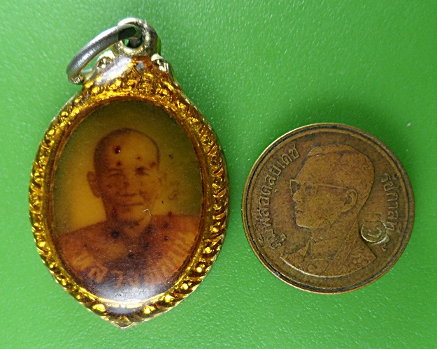 ล็อกเก็ตหลวงปู่ม่น วัดเนินตามาก ชลบุรี .B606.