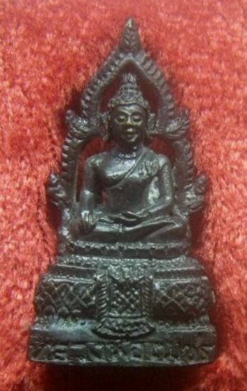 **เบาๆ**รูปหล่ออุดกริ่ง หลวงพ่อเพชร รุ่นกาญจนาภิเษก วัดท่าหลวง จ.พิจิตร**สวยๆ พร้อมกล่องเดิม