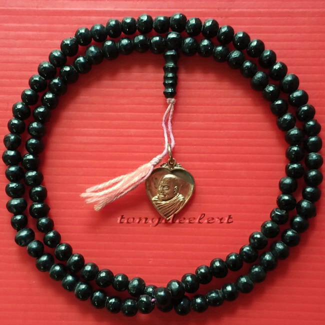 ประคำผงว่านเกสร108 รุ่นแรก หลวงพ่ออุตตมะ วัดวังก์วิเวการาม จ.กาญจนบุรี มีเหรียญห้อยปลายประคำด้วยค่ะ