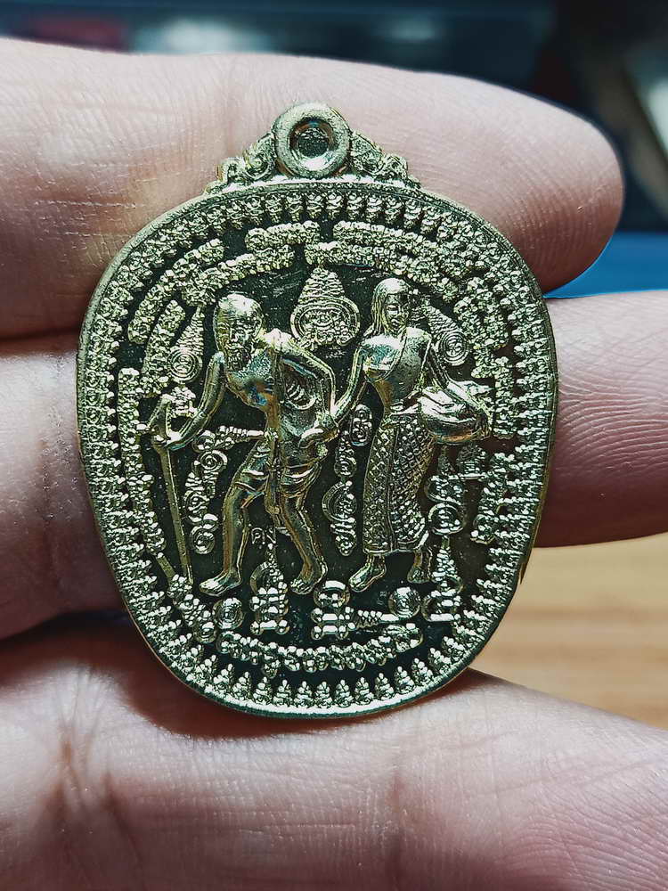 4-98 เหรียญชูชกจูงนาง รุ่นเศรษฐีโภคทรัพย์ หลวงพ่อสัญญา(คง) วัดกลางบางแก้ว อ.นครชัยศรี จ.นครปฐม 2556