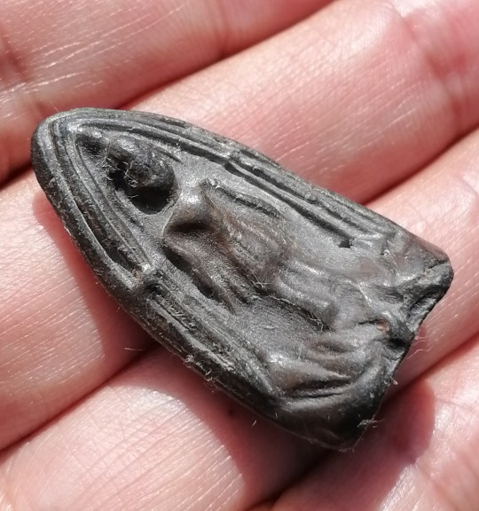 พระร่วงยืน(ปางเปิดโลก) หลวงพ่อกวย วัดโฆสิตาราม จ.ชัยนาท เนื้อผงใบลานหลังยันต์เล็ก ยุคต้น เคาะเดียว