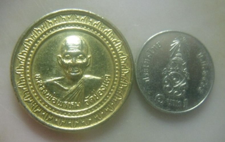 **เบาๆ**เหรียญมหาลาภ หลวงพ่อพรหม วัดช่องแค หลังหลวงพ่อเดิม วัดหนองโพ**กะไหล่ทอง สวยๆ