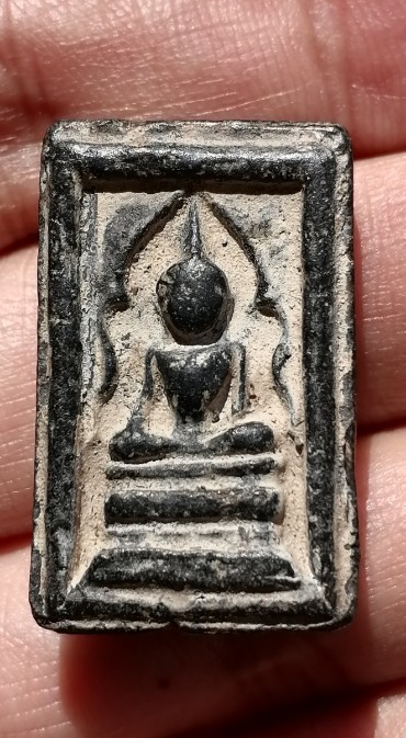 พระสมเด็จแหวกม่าน  หลวงพ่อกวย วัดโฆสิตาราม เนื้อดินผสมผงใบลาน​ ยุคต้น​ เคาะเดียว     