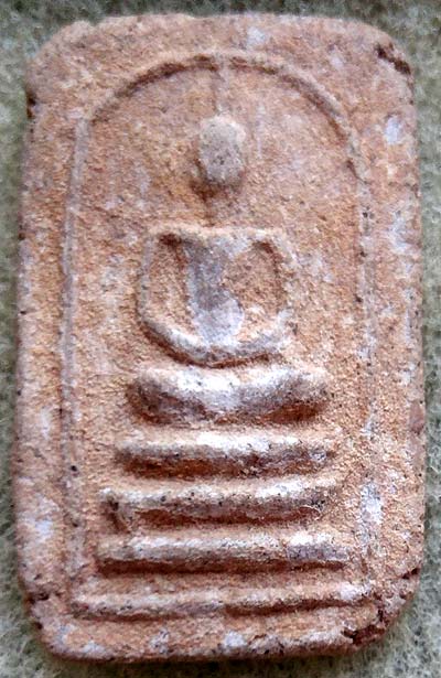 สมเด็จไหล่ตรง เนื้อผงเก่า