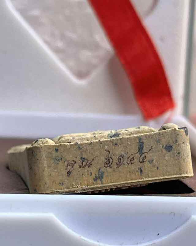 พระขุนแผนผงพรายกุมาร หลวงพ่อคูณ ปริสุทโธ วัดบ้านไร่ ตะกรุด 2 ดอก